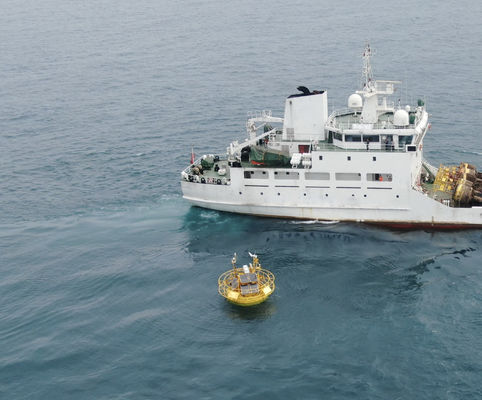 El dispositivo de radar flotante de viento activo en alta mar resiste el tifón